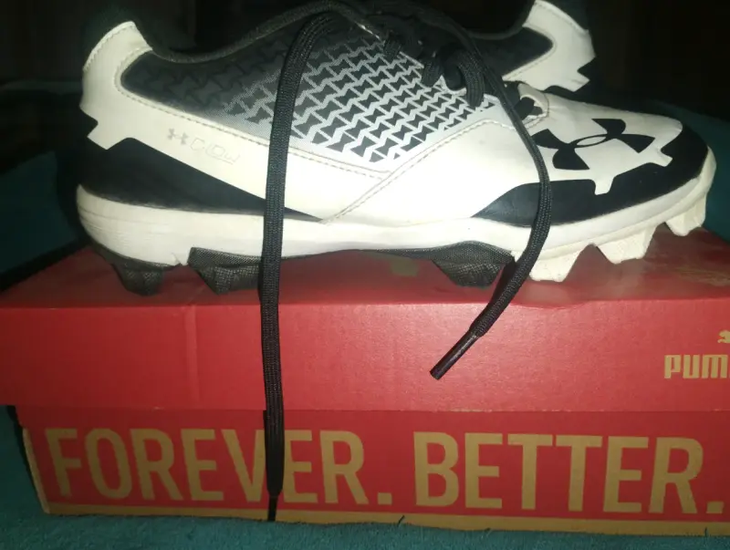 Zapatillas de fútbol Under Armour blancas y negras - 2