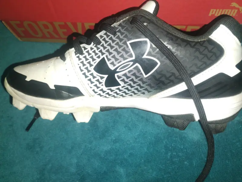 Zapatillas de fútbol Under Armour blancas y negras - 3
