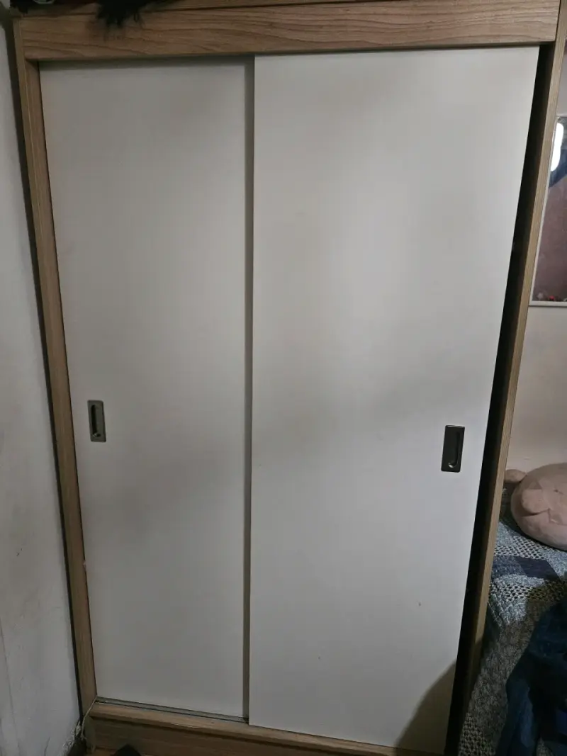 Closet CIC de Madera con Puertas Corredizas - 1