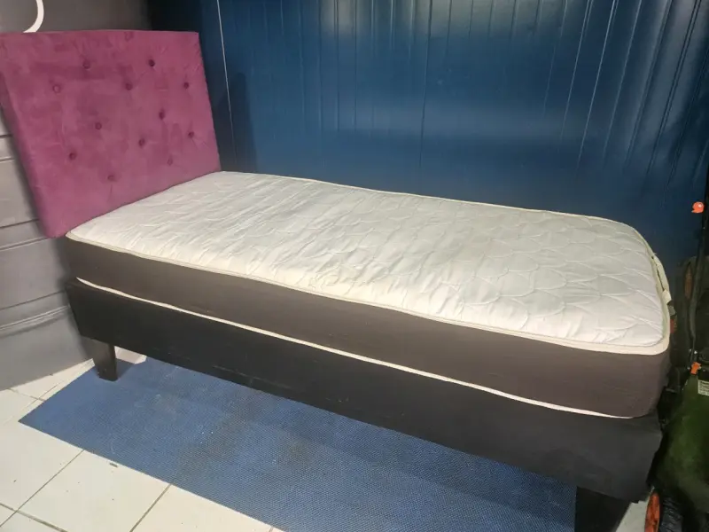 Cama individual con colchón y respaldo morado - 4