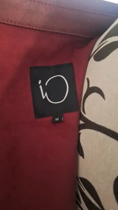 Vestido burdeos con botones y cinturón - miniatura 3