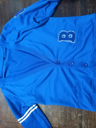 Cárdigan azul con diseño bordado - miniatura 1