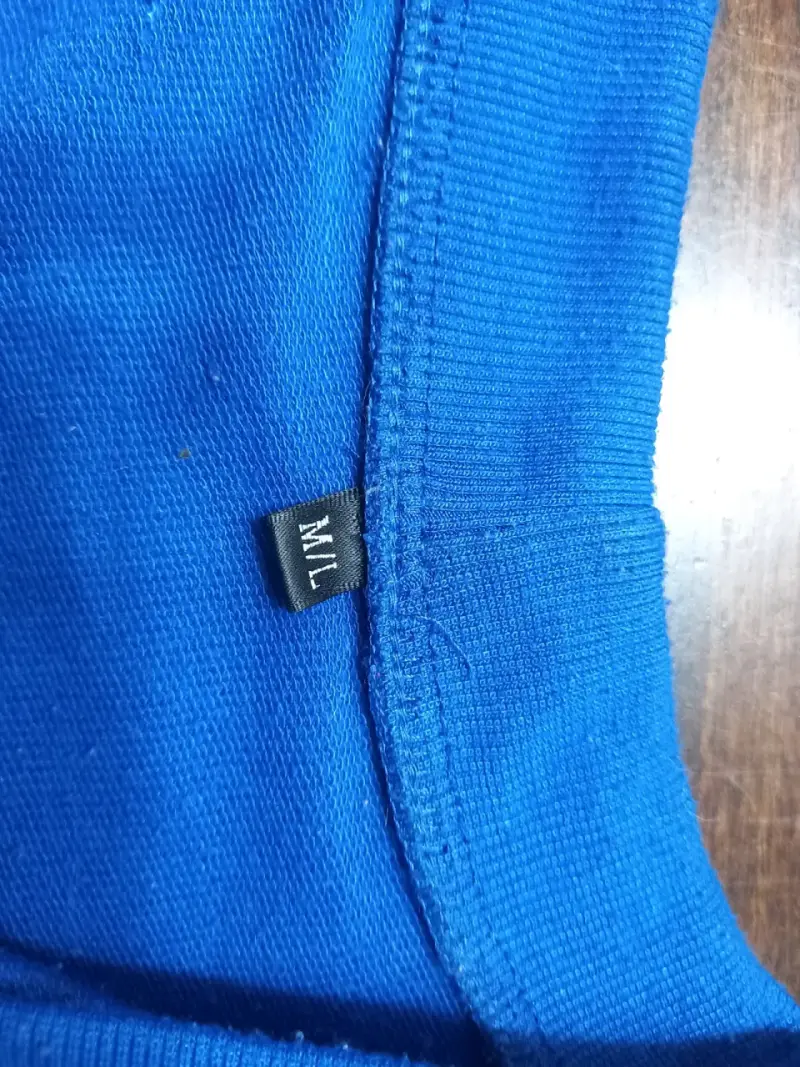 Cárdigan azul con diseño bordado - 2