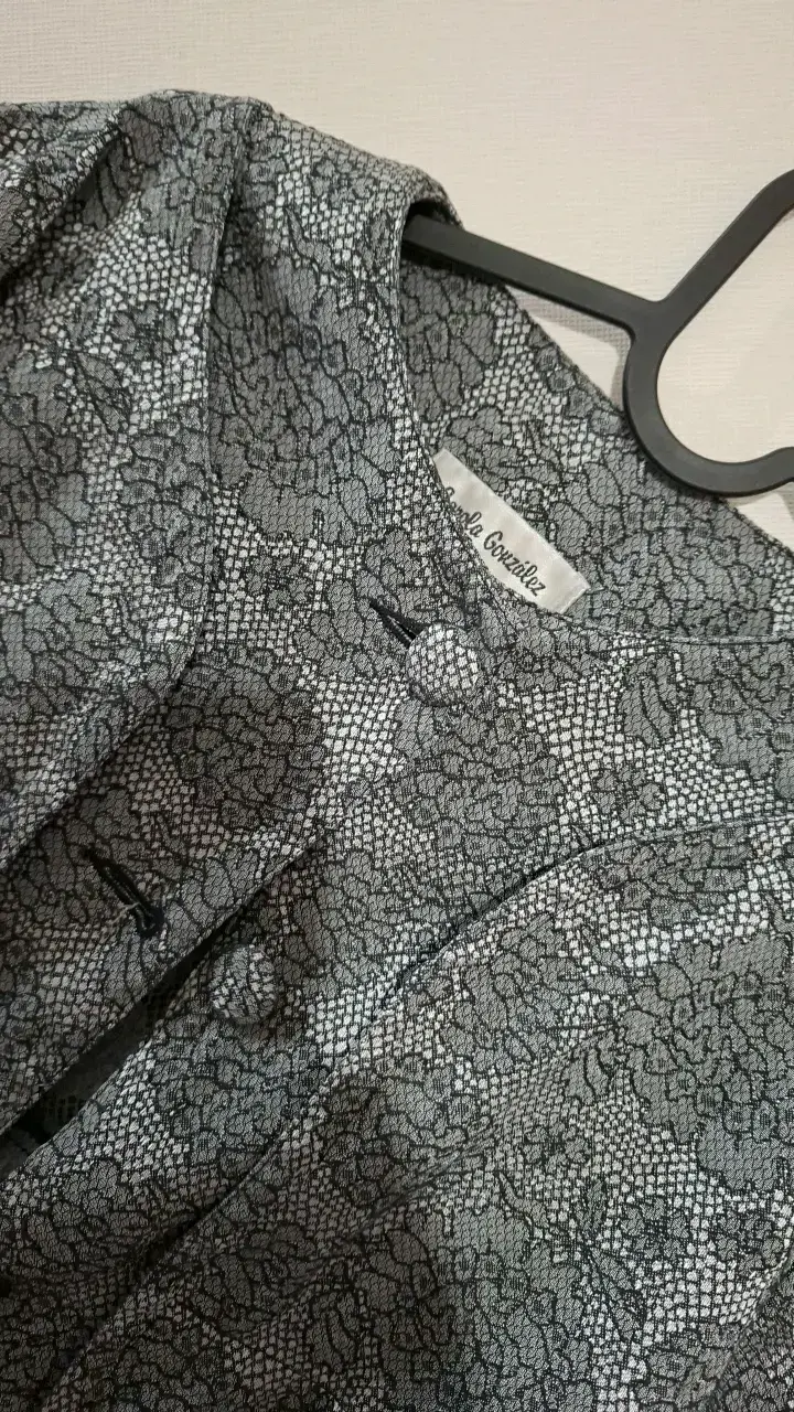 Chaqueta tipo brocatto gris con diseño floral - 2
