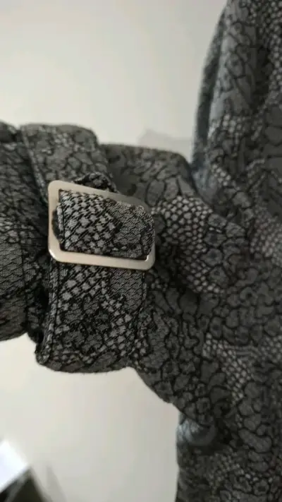 Chaqueta tipo brocatto gris con diseño floral - miniatura 3