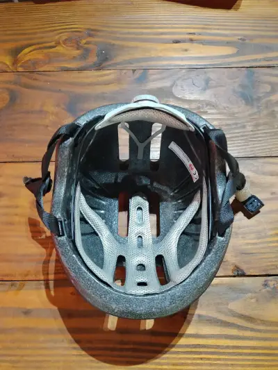 Casco y protecciones para patinaje negro - miniatura 3