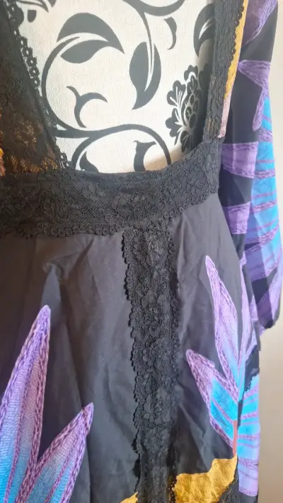 Vestido largo estampado con encaje floral - miniatura 4