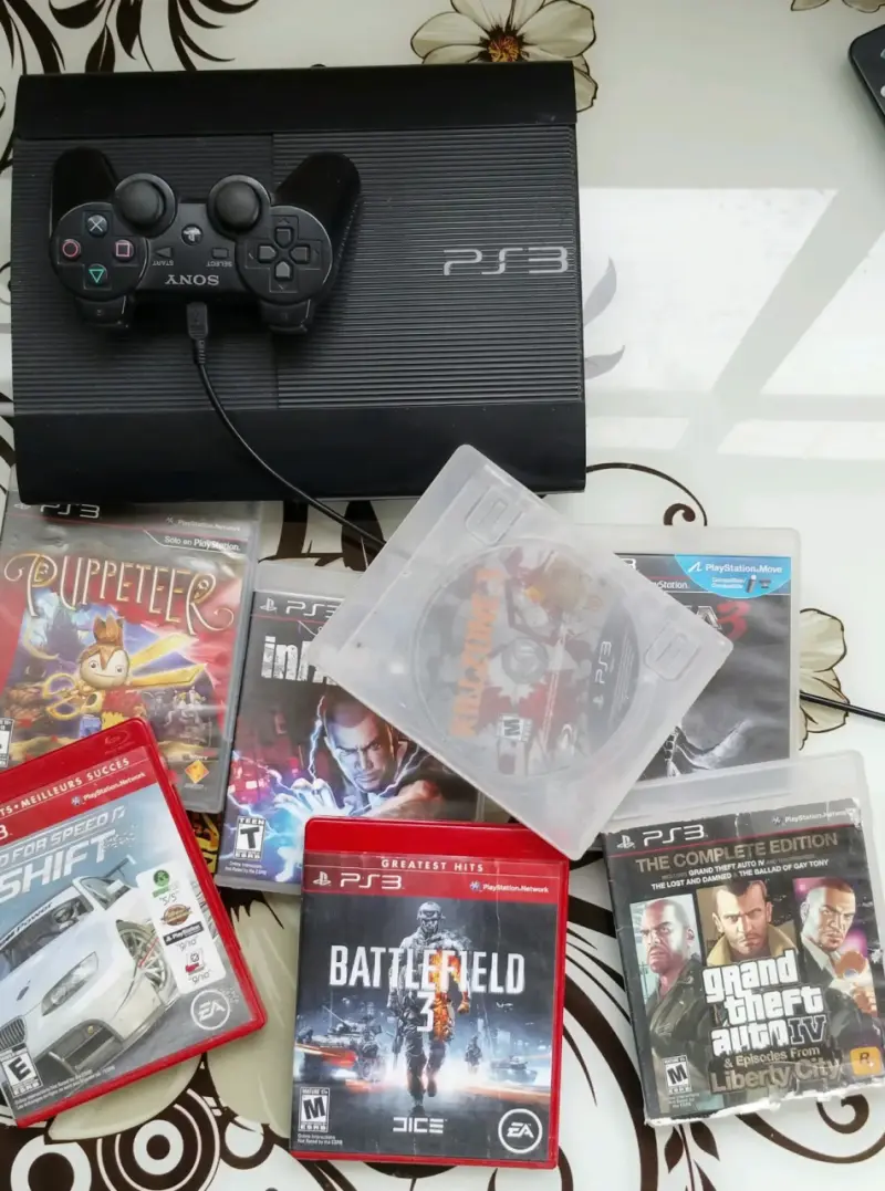 Consola PlayStation 3 con control y juegos - 3