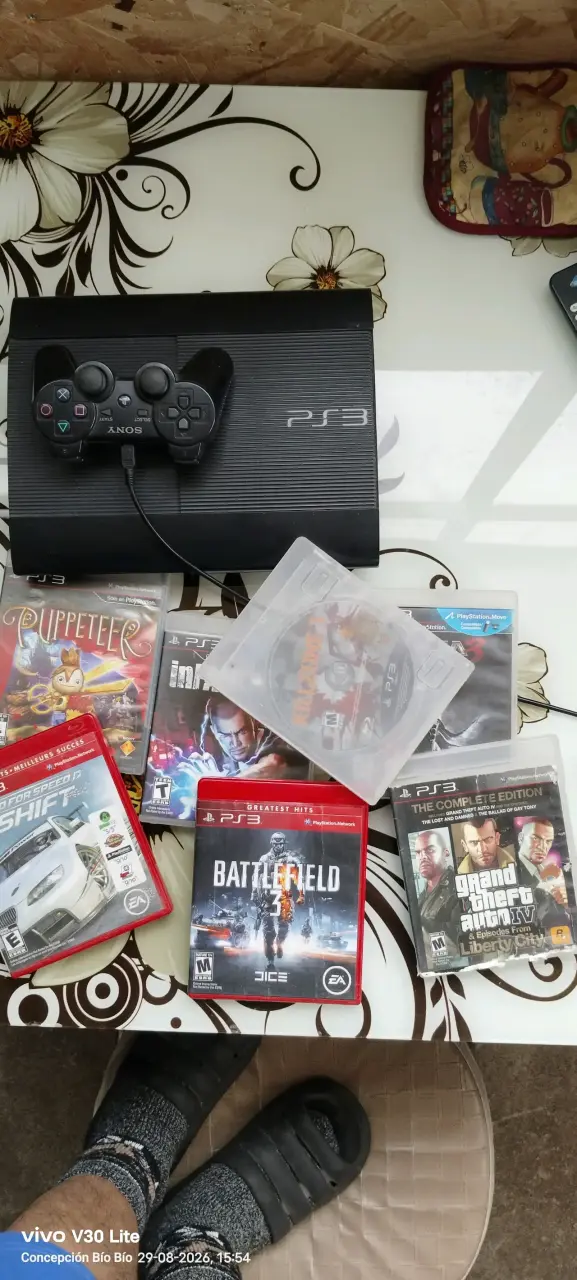 Consola PlayStation 3 con control y juegos - 5