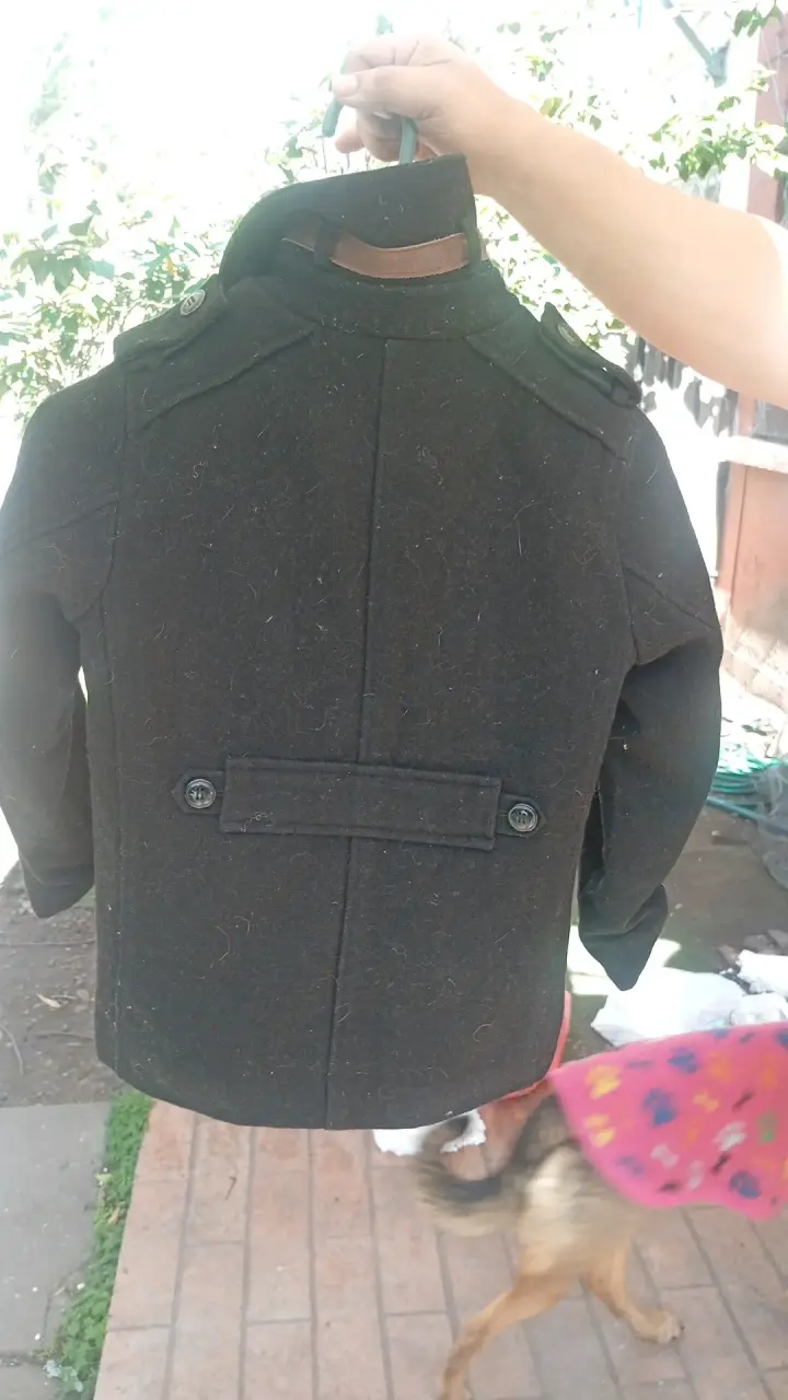 Abrigo infantil negro con doble botonadura - 2