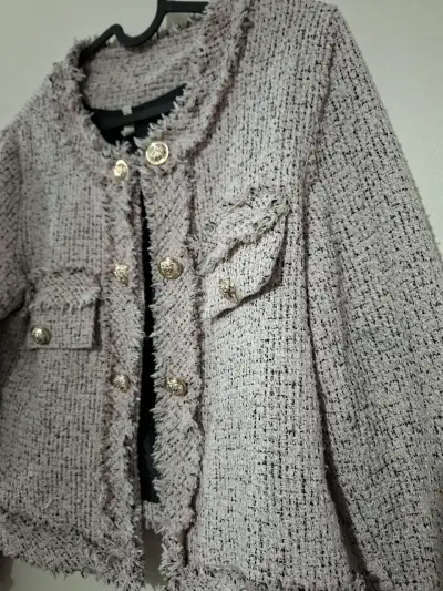 Chaqueta de tweed con botones dorados - miniatura 2