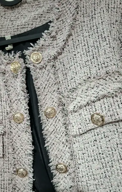 Chaqueta de tweed con botones dorados - miniatura 3