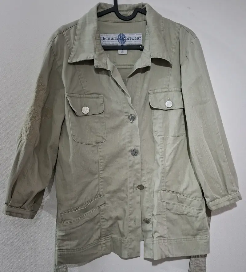 Chaqueta beige/verde claro con bordado y cinturón - 1