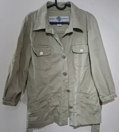 Chaqueta beige/verde claro con bordado y cinturón - miniatura 1