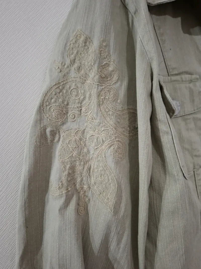 Chaqueta beige/verde claro con bordado y cinturón - 2