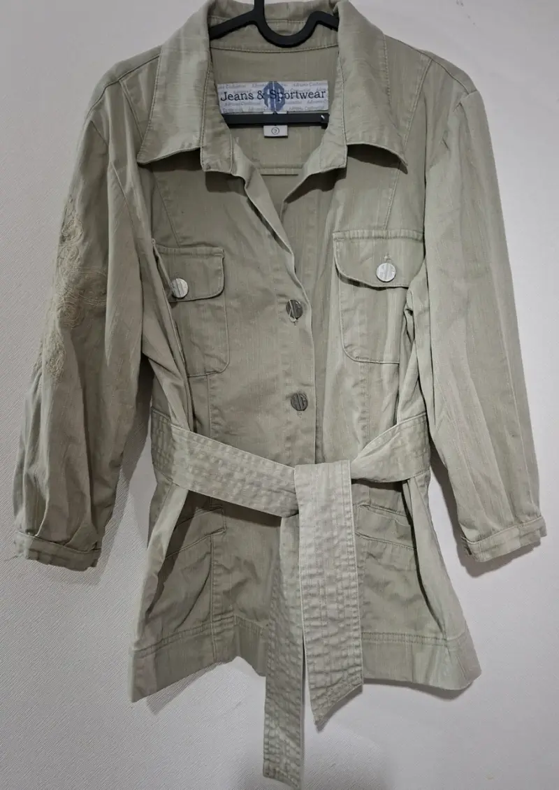 Chaqueta beige/verde claro con bordado y cinturón - 3
