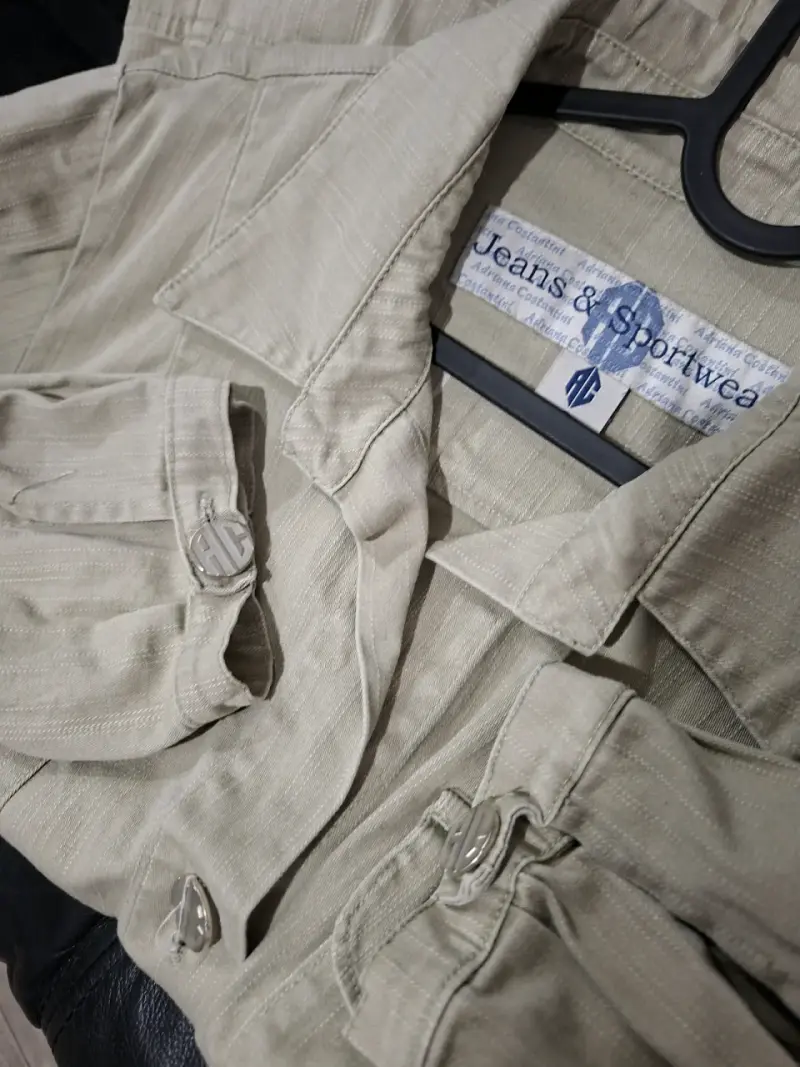 Chaqueta beige/verde claro con bordado y cinturón - 4