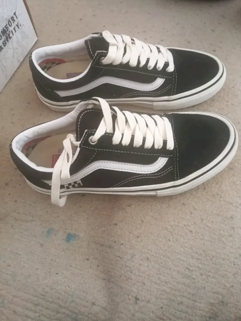 Zapatillas Vans Old Skool negras y blancas - 1