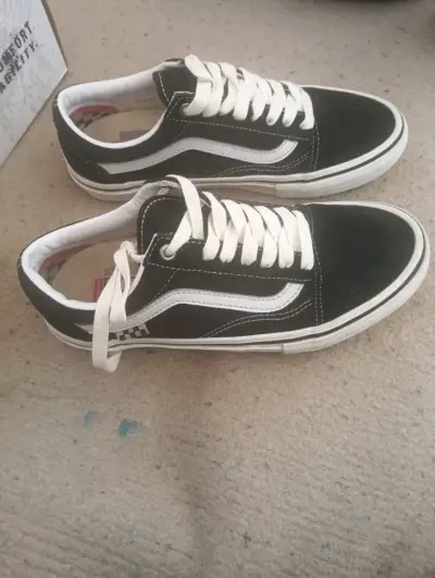 Zapatillas Vans Old Skool negras y blancas - miniatura 1