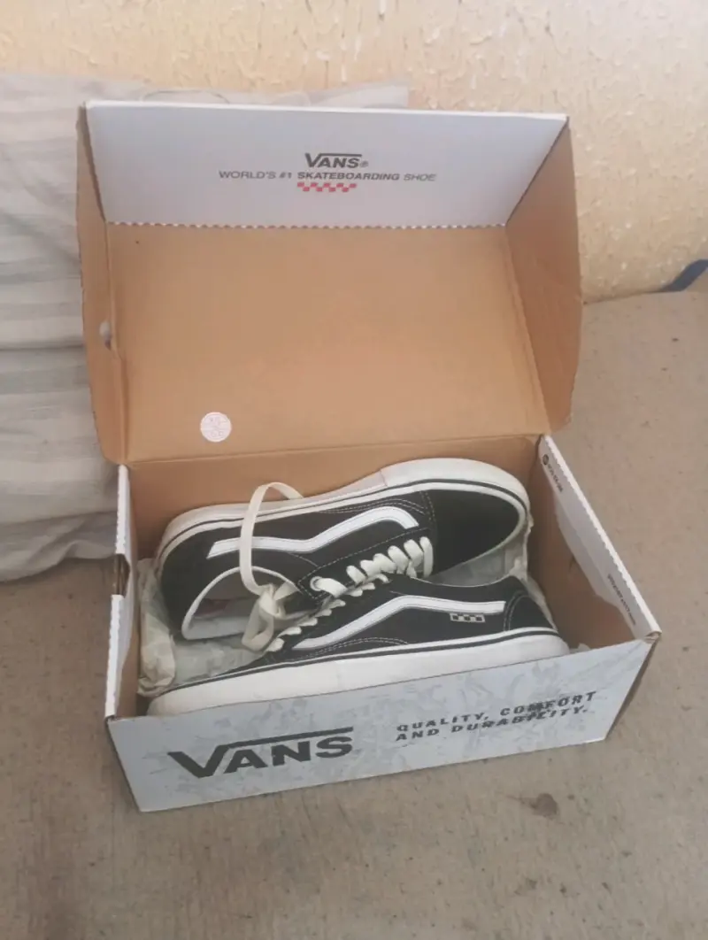 Zapatillas Vans Old Skool negras y blancas - 2