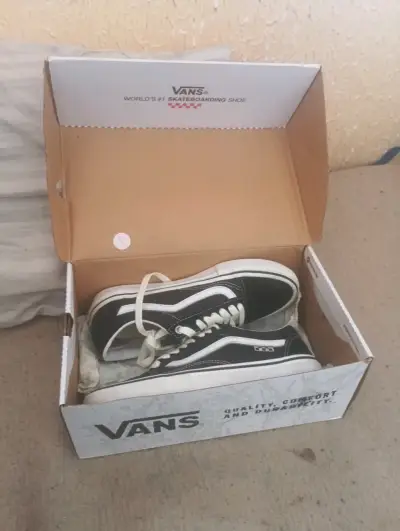 Zapatillas Vans Old Skool negras y blancas - miniatura 2