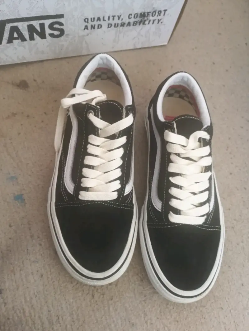Zapatillas Vans Old Skool negras y blancas - 4