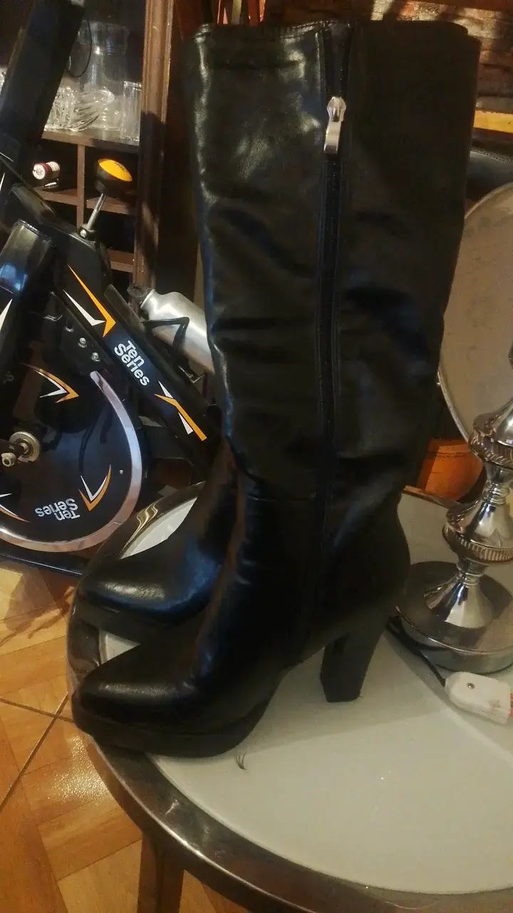 Botas de cuero negras con tacón alto - 2