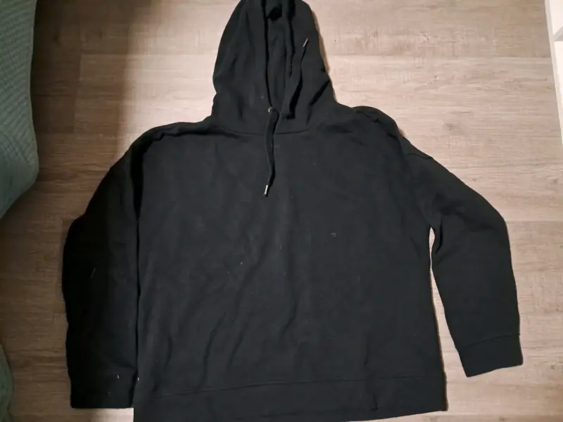 Polerón negro con capucha unisex - 2