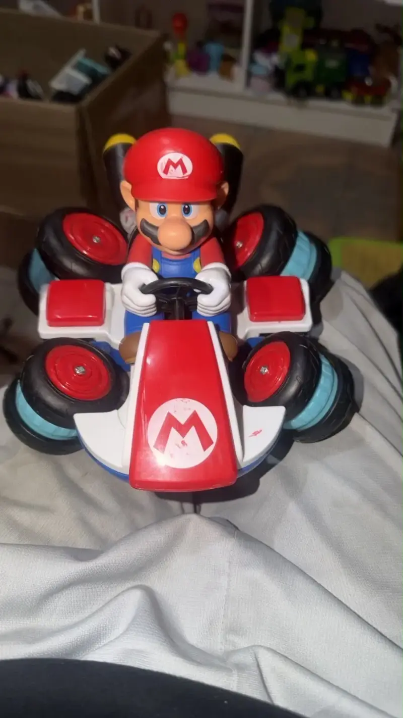 Figura de Mario Kart con auto de juguete - 1