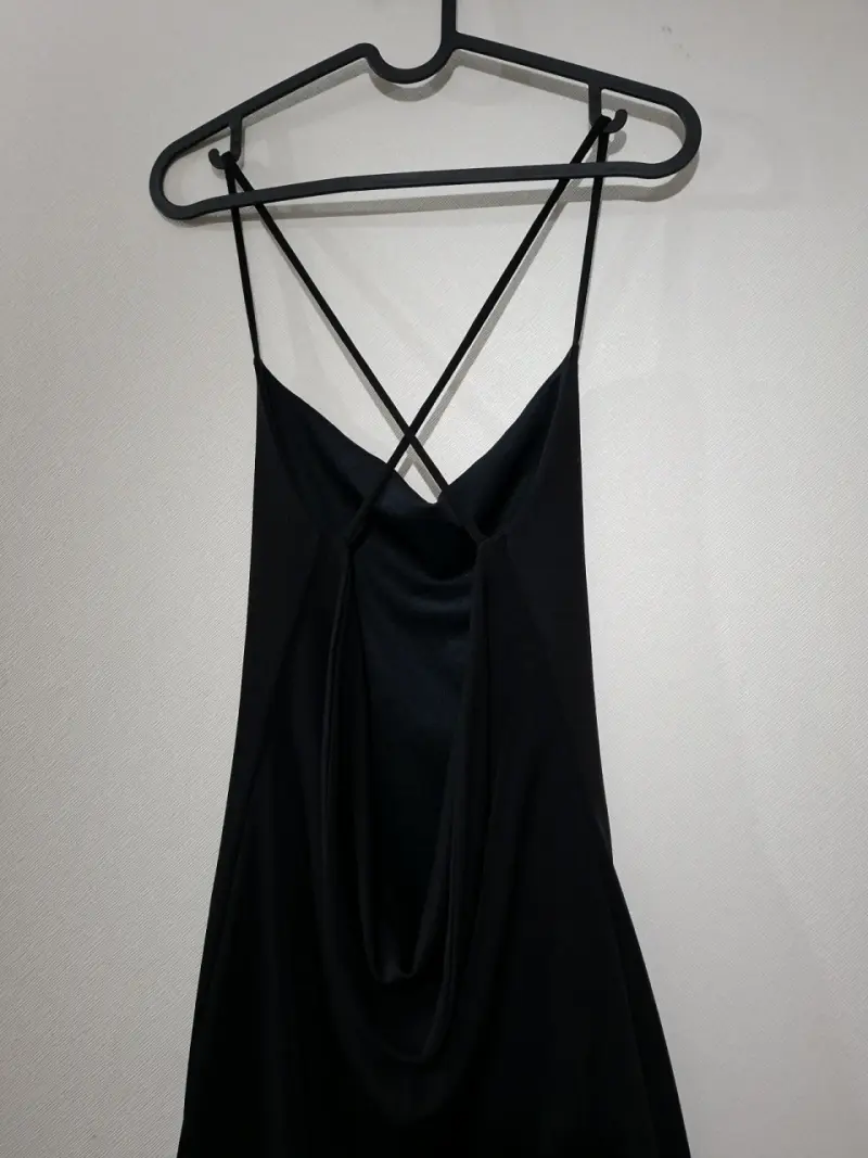 Vestido largo negro con tirantes cruzados - 4