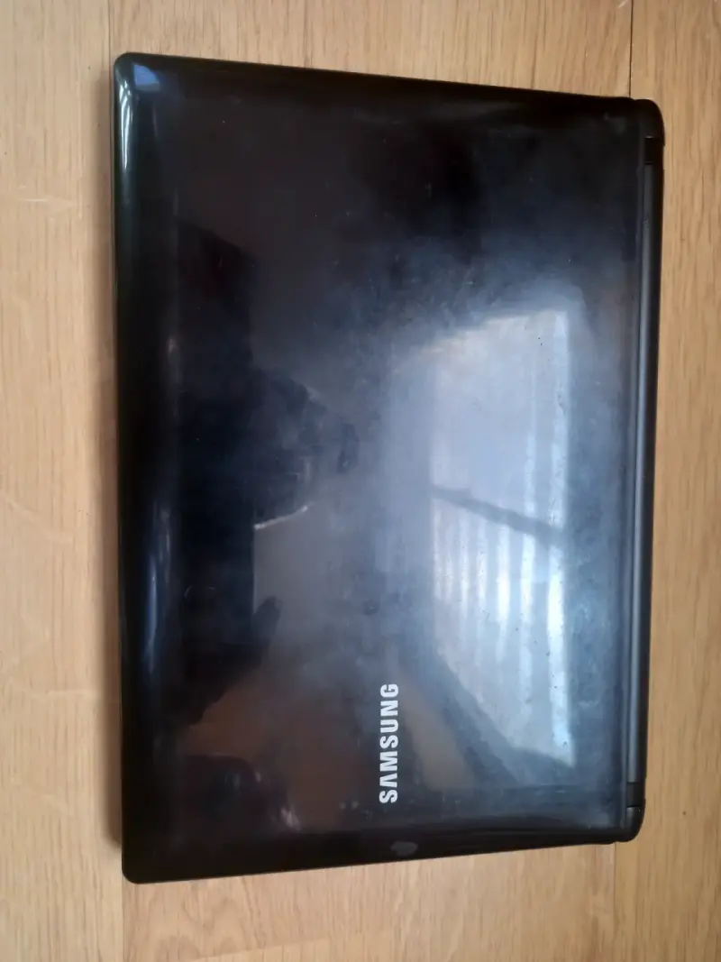 Netbook Samsung N150 con Debian 12 + icewm - 1