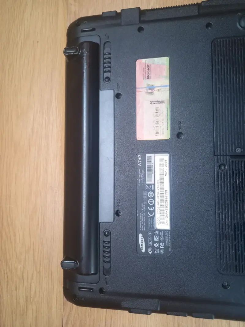 Netbook Samsung N150 con Debian 12 + icewm - 2