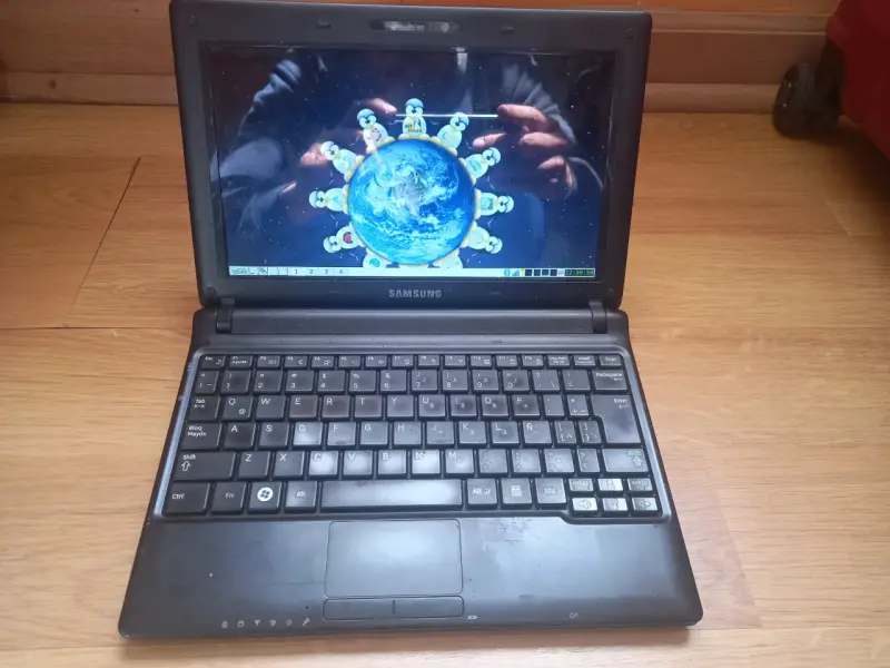 Netbook Samsung N150 con Debian 12 + icewm - 3