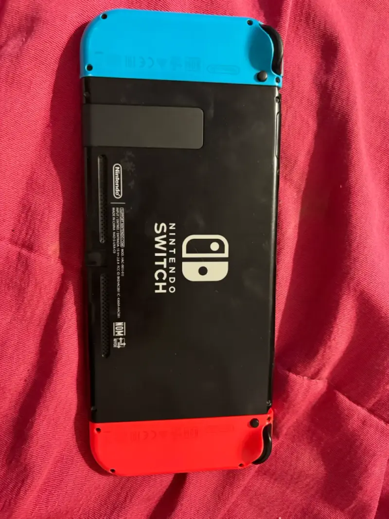 Nintendo Switch con 2 juegos adicionales - 6