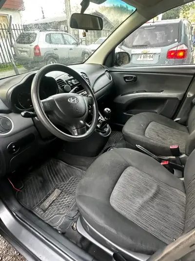 Hyundai i10 2012 en buen estado - miniatura 1