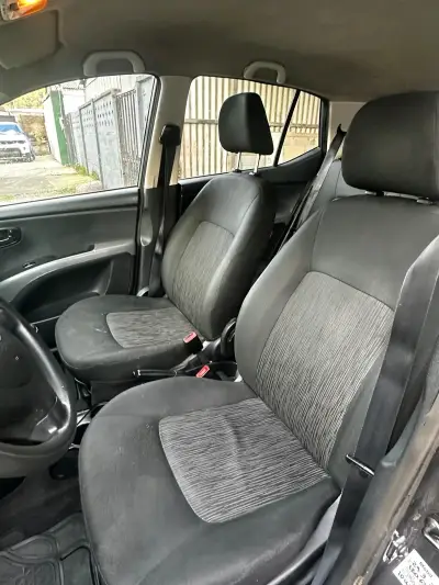 Hyundai i10 2012 en buen estado - miniatura 5