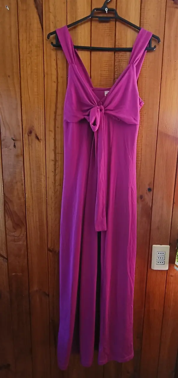 Vestido largo fucsia con lazo