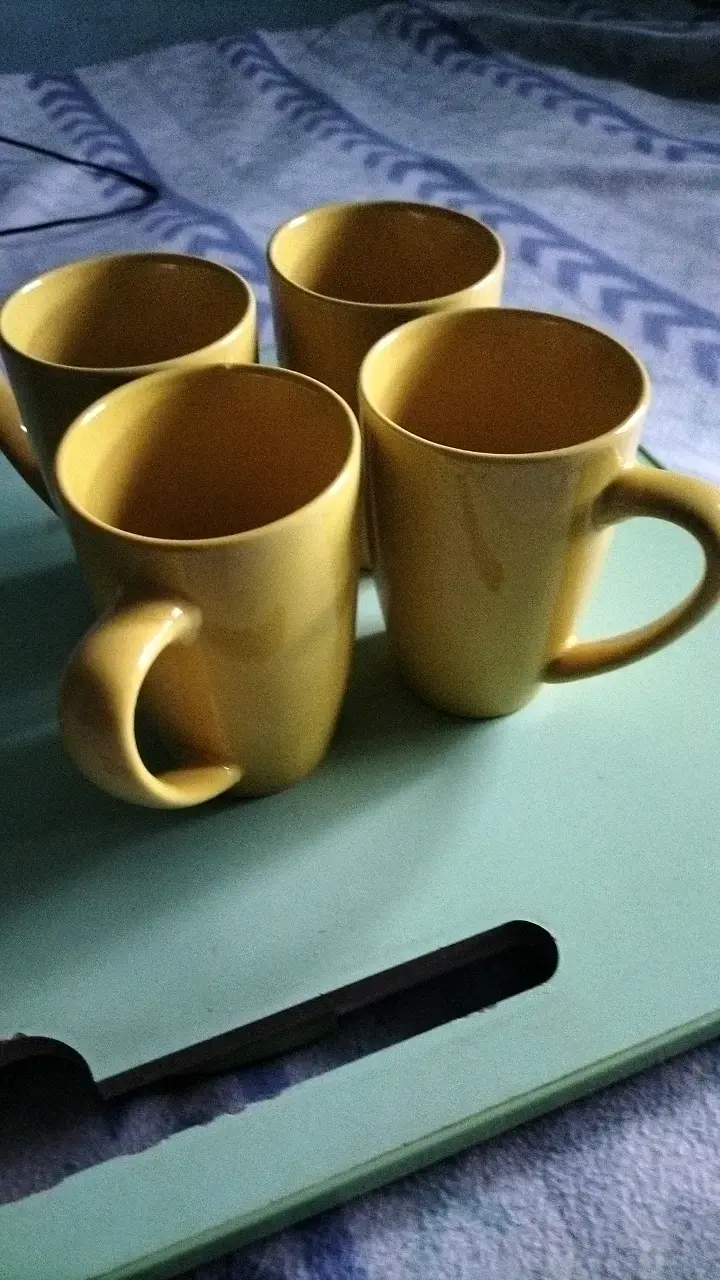 Set de 4 tazas amarillas de cerámica - 2