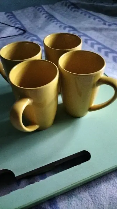 Set de 4 tazas amarillas de cerámica - miniatura 2