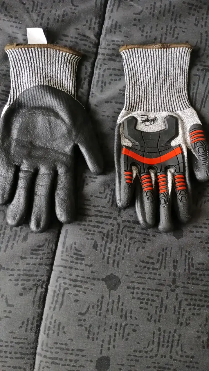 Guantes de trabajo con protección y diseño moderno