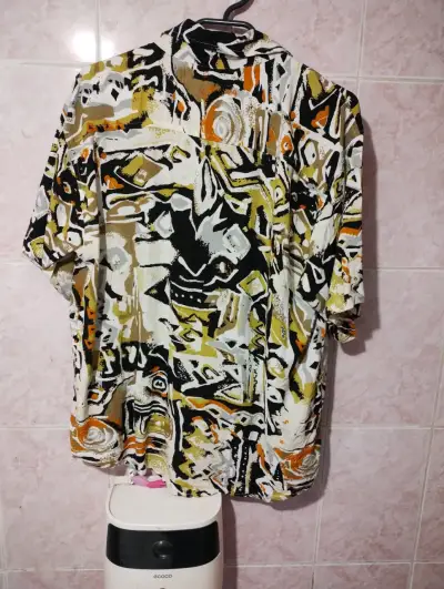Camisa estampada abstracta No Boundaries - miniatura 3