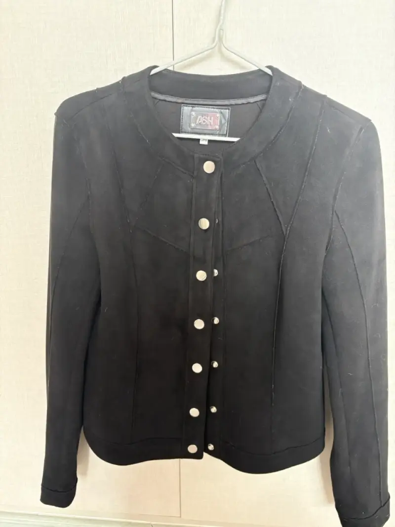 Chaqueta negra de mujer ASH con botones metálicos - 1