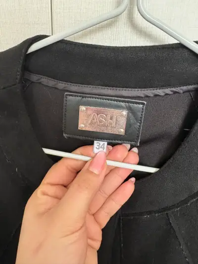 Chaqueta negra de mujer ASH con botones metálicos - miniatura 2