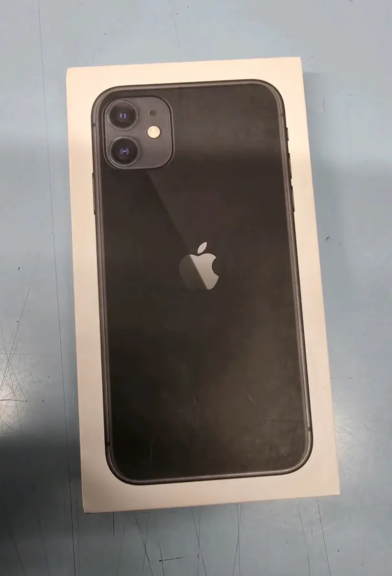 iPhone 11 en buen estado - 4