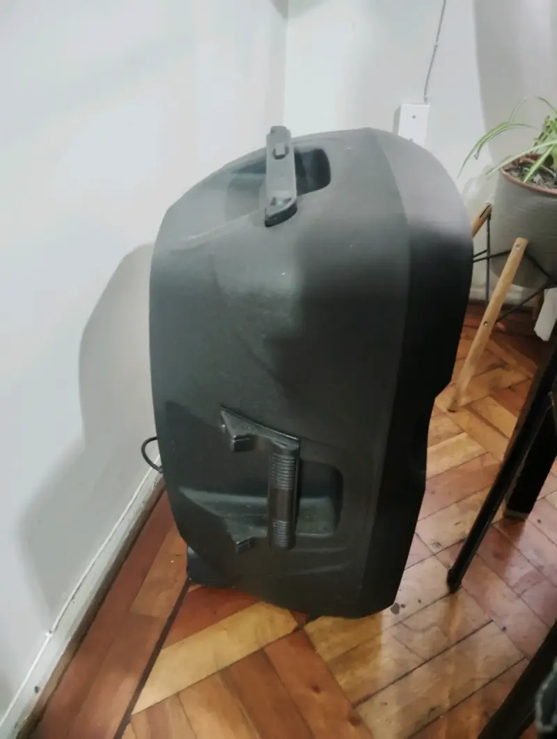 Parlante portátil Pro Bass con micrófono y control - 6