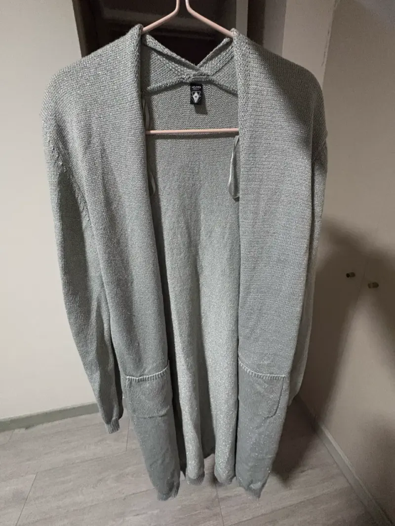 Cárdigan gris de mujer con bolsillos
