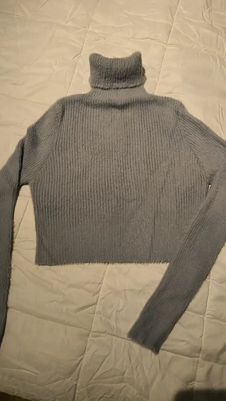 Suéter gris de cuello alto para mujer - 1