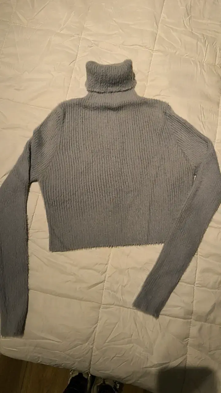 Suéter gris de cuello alto para mujer - 2