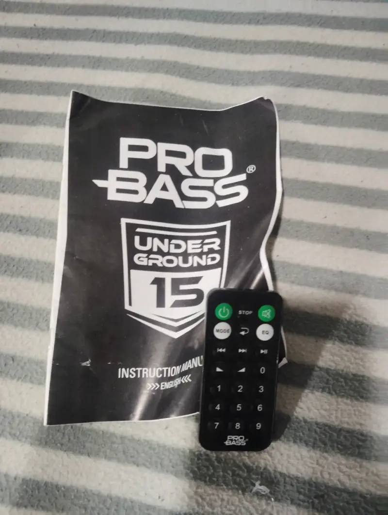 Parlante portátil Pro Bass con micrófono y control - 4