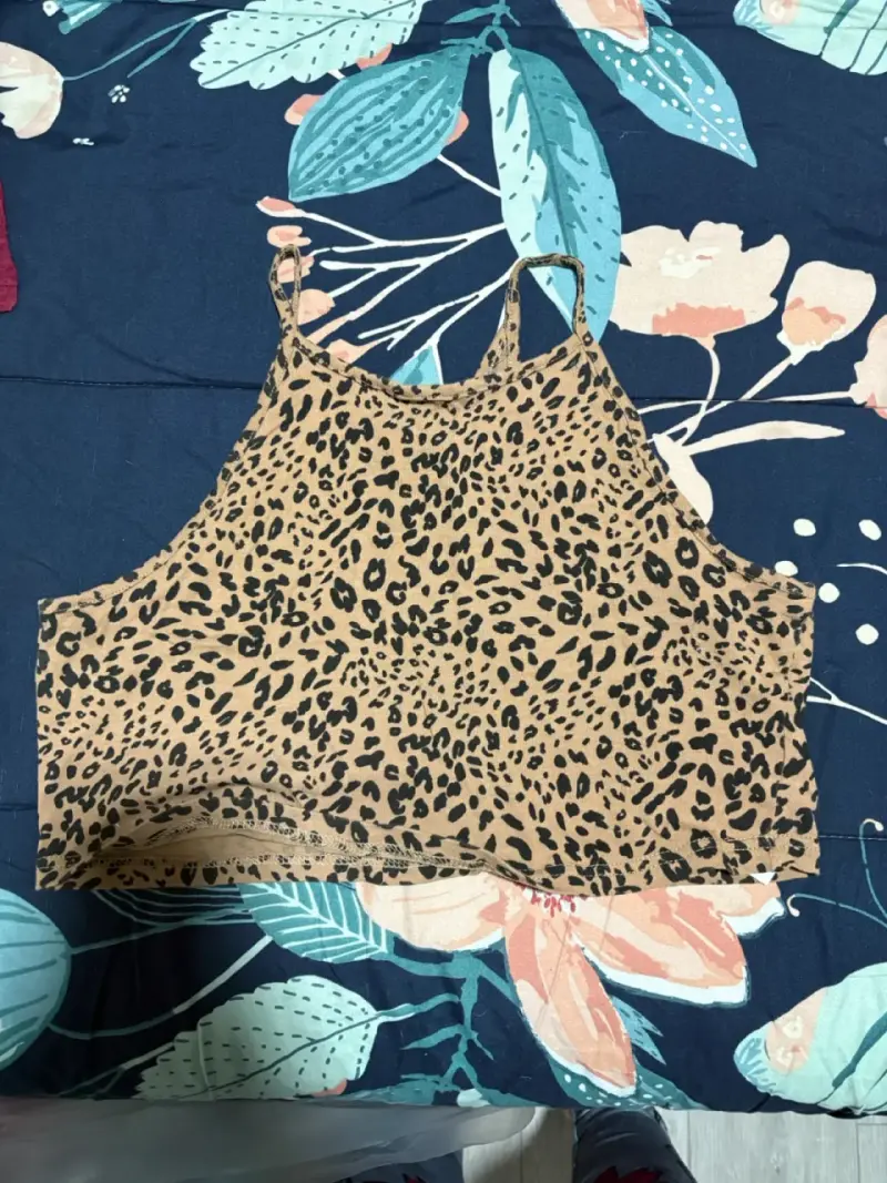 Top corto de leopardo para mujer